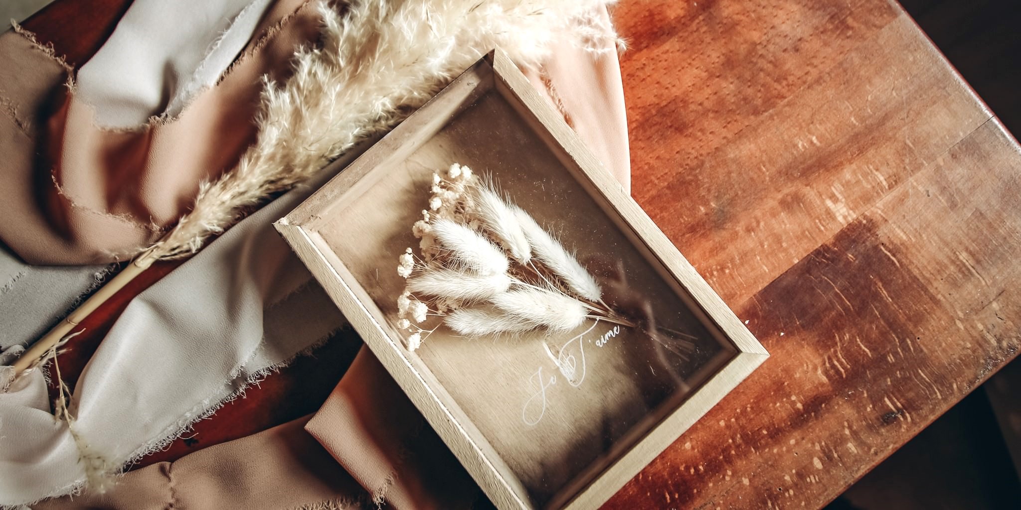 Cadres et Cloches de Fleurs Séchées